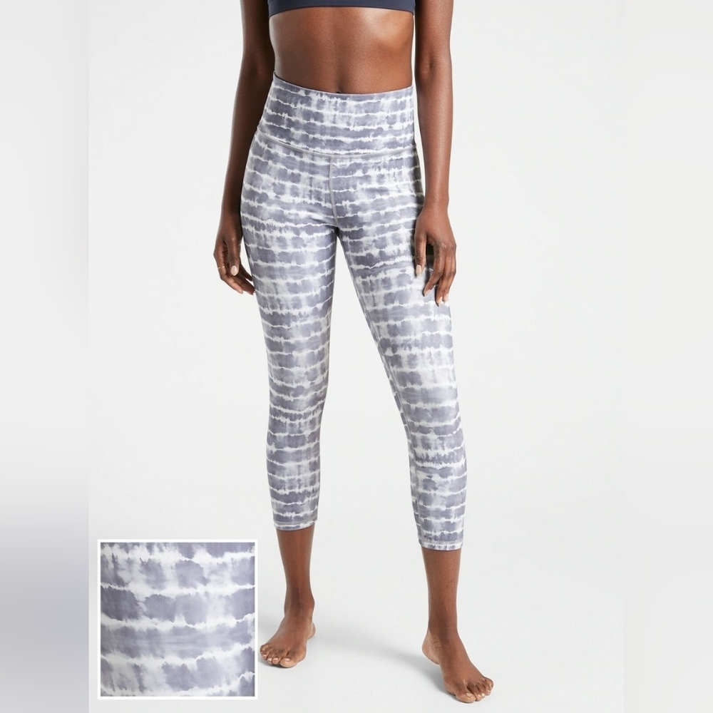 ATHLETA Elation Printed Capri Tight Leggings Tahiti Muted Lilac Gray Small - Picture 1 of 5